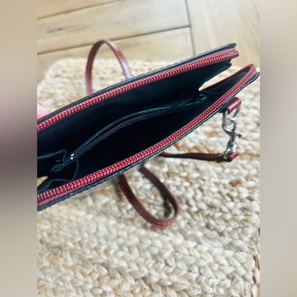 Vera Pelle Two-Tone Leather Crossbody Bag; Made in Italy - Picture 3 of 10